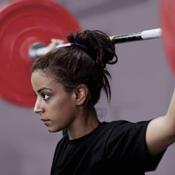 A lady lifting weights